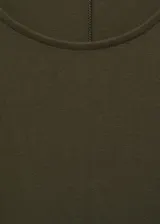 Vestido midi de tejido de punto elástico en color verde militar, con diseño entallado, cuello redondo y manga larga.