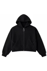Campera tipo hoodie negra con cierre frontal, diseño de costuras geométricas y bolsillos frontales integrados.