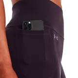 Calza capri de training Under Armour color negro, tiro alto y logo en la cintura.