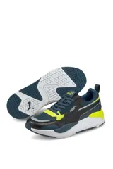 Championes deportivos Puma X-Ray en combinación de azul, gris y negro, con detalles en amarillo flúor y suela blanca y azul.