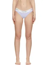 Bombacha clásica Calvin Klein color lila, de algodón elástico, con cobertura trasera moderada, talle medio y cintura elástica con logo.