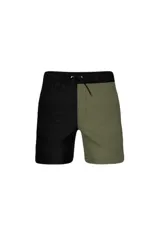 Short de baño verde militar y negro con cintura elástica y cordón ajustable.