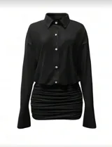 Minivestido negro ajustado de manga larga con botones.