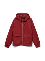 Campera tipo parka corta de color beige, con capucha ajustable con cordón, cierre frontal y grandes bolsillos frontales con solapa. Presenta puños elásticos fruncidos.
