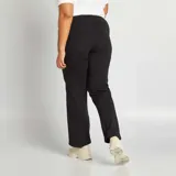 Pantalón de jogging negro de corte recto.