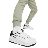 Championes Puma Slipstream blancos con detalles en negro, con cordones y suela de goma. Zapatillas de estilo urbano con el logo de Puma en el lateral.