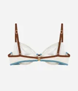Top de bikini de media copa con aro, confeccionado en microfibra texturizada color blanco con detalles en celeste y tirantes finos marrones. Cuenta con un pequeño aplique metálico decorativo en el centro.