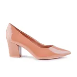 Zapato de vestir Usaflex Praga color nude charol, con punta fina y tacón bloque.