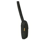 Bolso bandolera Caterpillar de color negro, con detalles en amarillo y tiras ajustables. Cuenta con un compartimento principal, un bolsillo frontal con cremallera y el logo de la marca bordado.