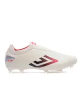 Championes de fútbol Umbro Victory HG, color blanco con detalles en rojo y negro.