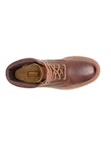 Bota de cuero vacuno con textura granulada, acordonada, con suela de goma dentada y cuello acolchado.