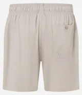 Bermuda verde militar para hombre, confeccionada en tela liviana de viscosa y cáñamo, con cintura elástica, cordón para ajuste y bolsillos laterales.