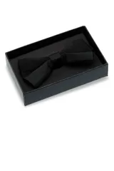 Moña negra lisa de vestir, pre atada.