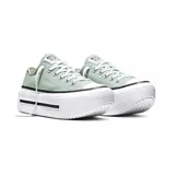 Championes Converse modelo Ctas Lift Double Stack Ox, de lona color verde salvia con plataforma alta texturizada, puntera de goma blanca y cordones blancos.