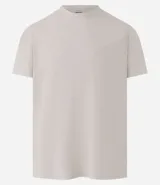 Remera deportiva de hombre, color gris claro, con cuello redondo y manga corta. Presenta un sutil efecto degradado o panel de color más claro en la zona del pecho.