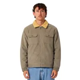 Campera Critical Slide modelo Coastal Cord de pana color marrón claro, con cuello de corderito sintético en tono tostado y cierre frontal completo. Cuenta con dos bolsillos en el pecho con solapa y botones.