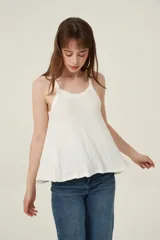 Musculosa roja de punto canale con breteles finos, corte holgado y escote cuadrado.