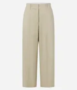 Pantalón de sarga modelo barrel con cintura estructurada y pierna amplia de corte recto. Confeccionado en algodón con un toque de elastano para mayor comodidad.