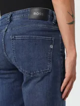 Pantalón de jean azul de corte recto.