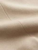 Pantalón de lana color beige, de corte recto y talle alto.