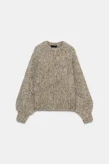 Jersey de punto con textura peluda, cuello redondo y mangas largas abullonadas con puños ajustados.
