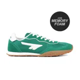 Championes deportivos Hi-Tec Darcy color verde con detalles en blanco y suela marrón.