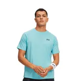 Remera deportiva de manga corta Under Armour, color celeste, con cuello redondo y logo de la marca estampado en el pecho.