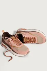 Zapatillas Hoff modelo Skytree, color rosa con detalles en marrón y beige.