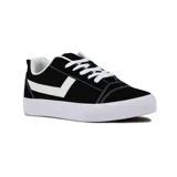 Championes Pony de estilo casual, confeccionados en una combinación de lona y gamuza color negro. Presentan el icónico logo de la marca en blanco sobre el lateral, cordones blancos y suela de goma blanca de perfil bajo.