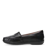 Mocasines de cuero negro con diseño de puntera ovalada y detalle de perforaciones decorativas en el empeine. Presenta costuras reforzadas en el contorno y una suela plana de goma para mayor confort.