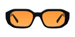 Lentes de sol geométricos negros con lentes polarizados color naranja.