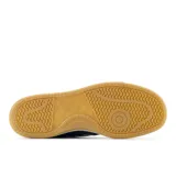 Championes urbanos New Balance modelo BB480LPC, de caña baja, color azul con detalles en blanco y suela color caramelo.