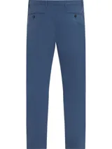 Pantalón chino azul de corte regular, confeccionado en sarga de mezcla de algodón orgánico.