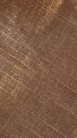 Vestido confeccionado en lino metalizado color marrón, con caída fluida y brillo sutil.