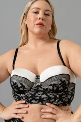 Corset blanco y negro con puntilla floral, con aro y breteles desmontables.