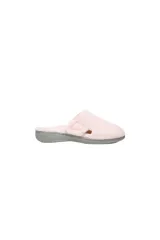 Pantuflas tipo mule de tela de rizo color gris, con cierre ajustable de velcro en el lateral y suela de goma negra con soporte biomecánico.