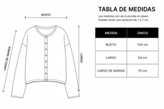 Cardigan de punto color marrón, con cuello redondo y cierre frontal de botones. Presenta mangas largas con diseño holgado y terminaciones en tejido acanalado.