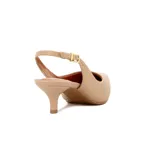Zapato slingback Vizzano de taco bajo fino y punta afilada, color nude, con tira ajustable al talón y hebilla dorada.