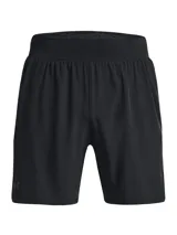 Short de running Under Armour, color negro, confeccionado en tejido ultraligero y elástico en cuatro direcciones. Cuenta con forro interior de malla para mayor transpirabilidad, cintura elástica con cordón interno, bolsillo trasero expandible resistente al agua y detalles reflectantes.