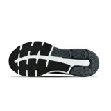 Championes de running Asics modelo Gel-Nagoya 4, color negro con detalles en blanco y gris. Presentan una estructura de malla transpirable, cordones ajustables y suela con tecnología de amortiguación.