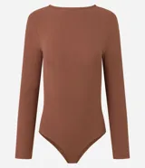 Body marrón de microfibra texturizada, con cuello redondo, mangas largas y escote en U en la espalda con tiras cruzadas.