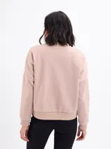 Campera tipo bomber de felpa color gris claro, con cierre frontal completo, cuello redondo y puños elásticos acanalados.