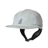 Gorro de surf Rip Curl color gris, con visera plana, solapa protectora para el cuello y barbiquejo ajustable.