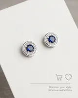 Aros abridores de plata en forma circular, con una piedra central azul rodeada de pequeñas circonias brillantes.