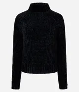 Buzo celeste de chenille con cuello alto y mangas largas.