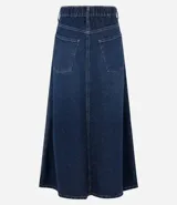 Pollera midi de corte evasé confeccionada en denim de algodón. Presenta un diseño clásico con trabillas en la cintura, cierre frontal con botón y cremallera, bolsillos funcionales y costuras verticales decorativas que realzan la silueta.