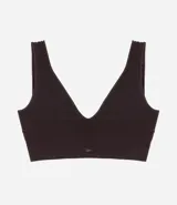 Soutien tipo bralette confeccionado en poliamida con tecnología seamless, de escote en V y breteles anchos fijos. Diseño liso sin aros ni relleno, con etiqueta de la marca Lov en el frente.