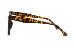 Lentes de sol con montura de carey y lentes marrones.