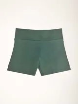 Calza corta tipo biker de poliamida, con cintura alta y diseño ajustado.