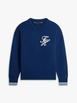 Sweater azul de punto grueso con cuello redondo, hombros caídos y logo bordado en fuente script en el pecho.